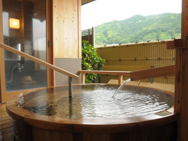 湯河原の山々を見渡す展望貸切露天風呂_川堰苑 いすゞホテル