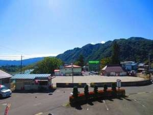 仁田屋からの眺め赤谷湖がちょっとだけ見えます_猿ヶ京温泉 仁田屋旅館