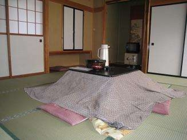 冬季は全室こたつでぬくぬくです。_猿ヶ京温泉 仁田屋旅館
