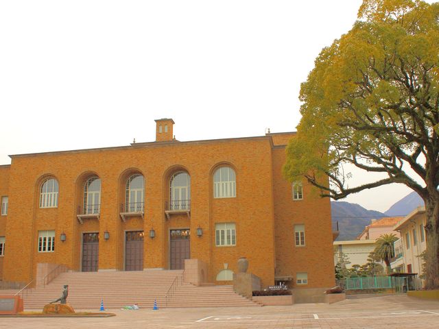 山の手レトロ散策でご案内する別府市公会堂。平成28年4月1日に、竣工当時の姿にリニューアルされました。(山の手レトロ散策)_別府八湯語り部の会