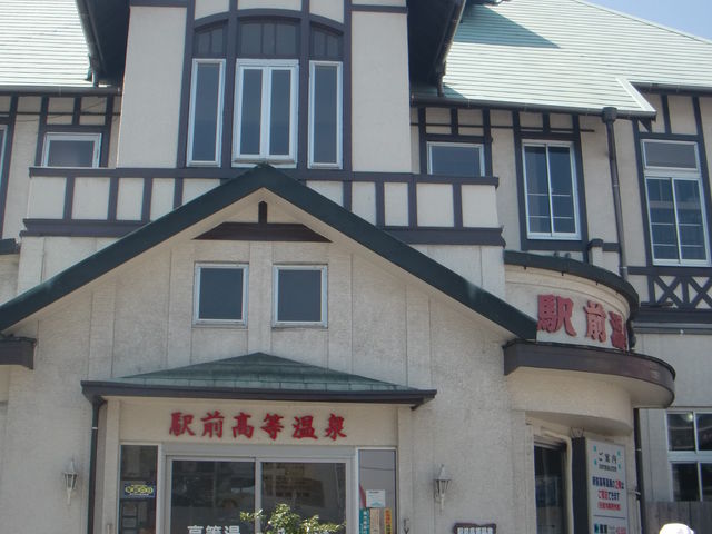 「駅前高等温泉」大正時代にできた建物です。(竹瓦かいわい路地裏散歩)_別府八湯語り部の会