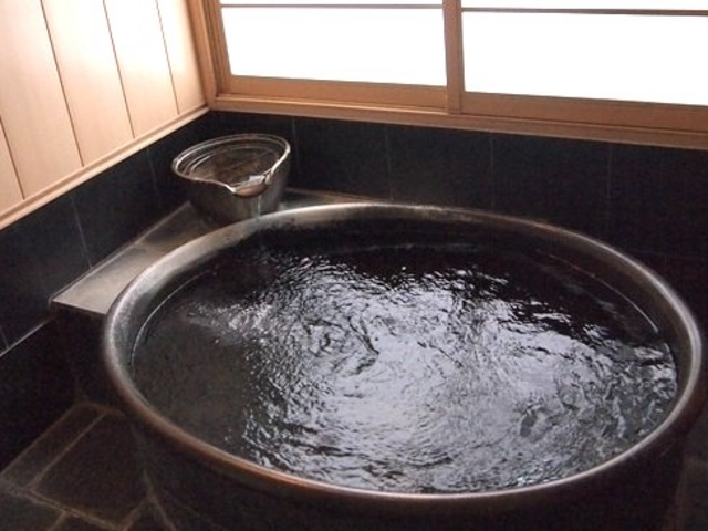 ★信楽焼陶器風呂どのプランも 必ず利用できる館内の貸切風呂です_眺望ペンション アパッチ