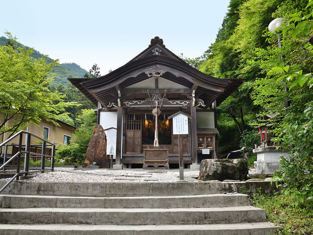 敷地内
京都本能寺末寺
『薬王寺』
_鹿覗キセキノ湯つるや