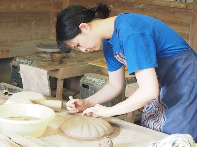 ろくろ以外にも20種類以上ある型で色々な作品を作れます。_益子陶芸倶楽部