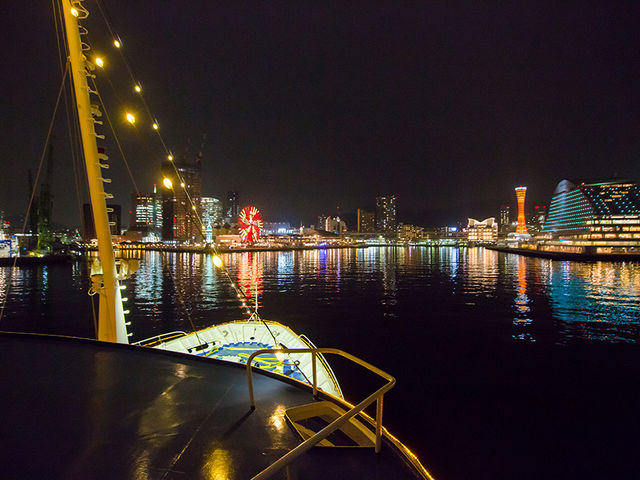 デッキから見える神戸港の夜景_THE KOBECRUISE コンチェルト