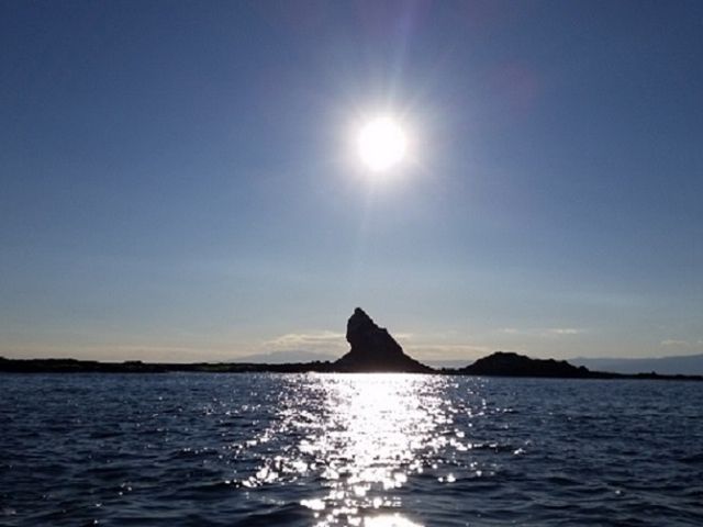茅ヶ崎のシンボル エボシ岩_江の島モーターボート商会