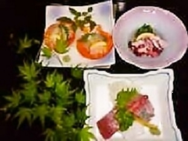お料理は家庭風会席をどうぞ。新鮮な魚介をお召し上がりください。_きくや旅館