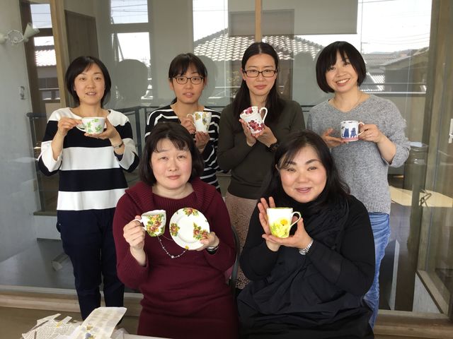 仲間と一緒の体験は一生の思い出_ポーセラーツサロン・スタジオブルーグラス