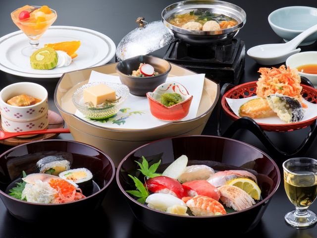 料亭「美咲」人気メニュー★食事と温泉がセットになった【寿司ランチ】お一人様 5,500円(諸税込)※詳細はお問い合わせください。_ホテルアンビア松風閣