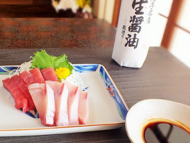 当社のロングセラー商品「生醤油」は、コク、香り共に格別で、お刺身や焼き魚、煮物などにおすすめです。_佐々長醸造