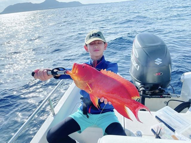 石垣島のハタは赤い♪_ぱいぬ島レジャーフィッシング