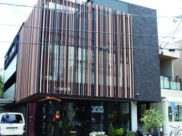 【外観】1Fがお花屋さんのお洒落な建物_SOLCION