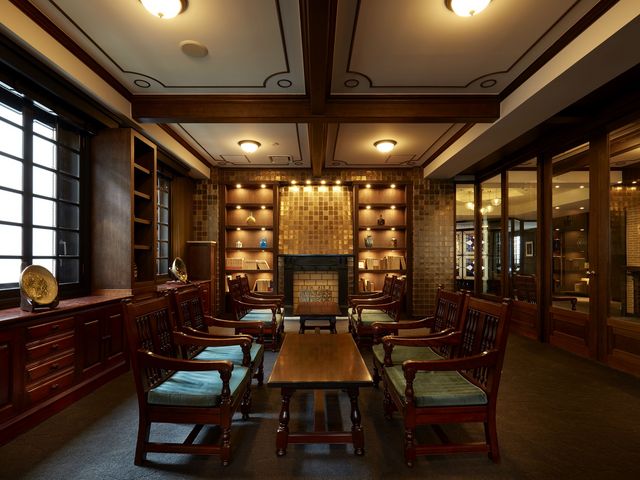 松本民芸家具を配したロビー_松本ホテル花月