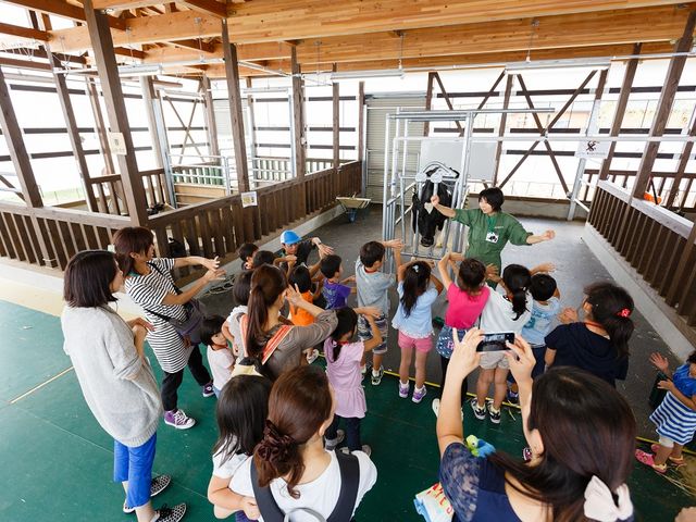 平日は園、学校のみなさんが農業について勉強をしています。土日祝は一般の方向けの体験なども開催しています。_新潟市アグリパーク