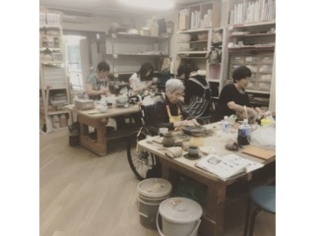 風通しの良いアトリエで
新型コロナウィルス感染防止策も徹底しております_陶芸教室つぼみ