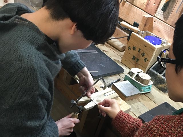 2人で共同作業(#^^#)
躊躇なく一瞬で切られました。_SWING BY