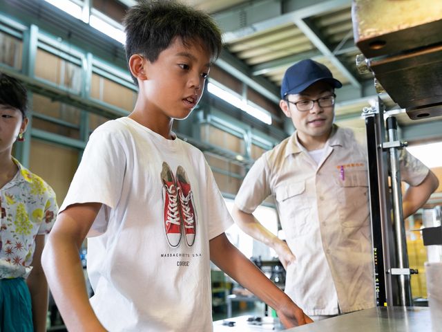 真剣な眼差し_野崎製作所【ものづくり体験】