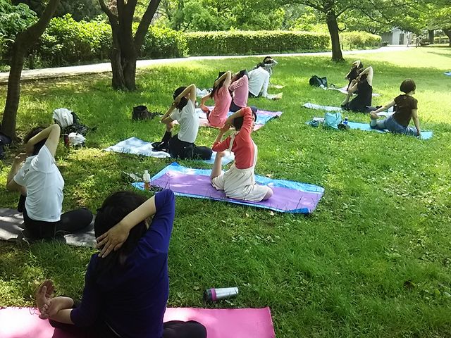 公園ヨガ_アウトドアヨガRepureBODY