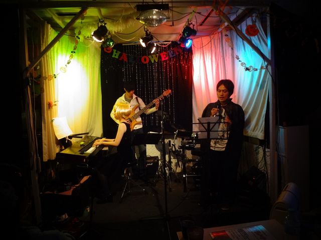 バンドは日によって楽器が変わり、同じ曲を違うアレンジで楽しめちゃうかも?!_EKKI MUSIC SALON
