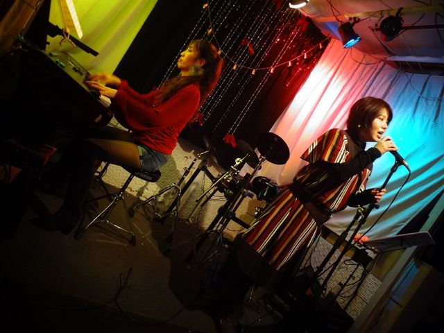 クラシックを気軽に楽しめるのもお店の人気のひとつ。オペラが飛び出すことも!_EKKI MUSIC SALON