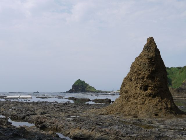 タケノコ岩
”たべれませ〜ん”_SADO三四郎ガイド