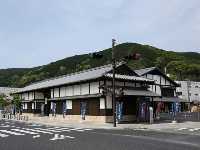 観光情報館ふれあい処つしま外観_対馬観光ガイドの会やんこも