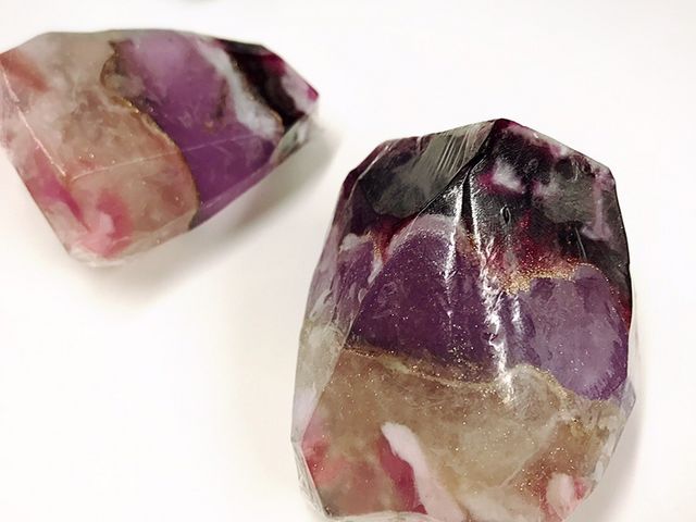 香り、色を選びながら世界で一つだけの宝石石鹸が作れます。_ルシエル〜la merbleue〜
