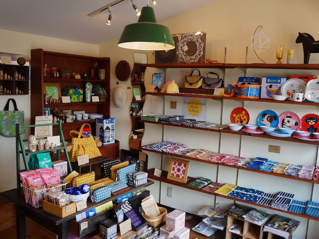 店内にはオリジナルアイテムをはじめ、さまざまな北欧雑貨が勢ぞろい。_Kippis7265