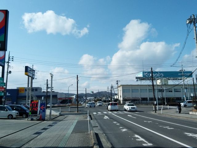 仙台バイパスから進むと、西方面に向かい、GS「コスモ石油」の信号をさらに西に向かい、3つめの信号の先が農園です。_ラ・フレーズ