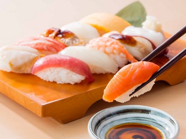 ディナー限定。
その場で握るお寿司は全部で8種類_ホテルグリーンタワー幕張 ラ・フォーレ