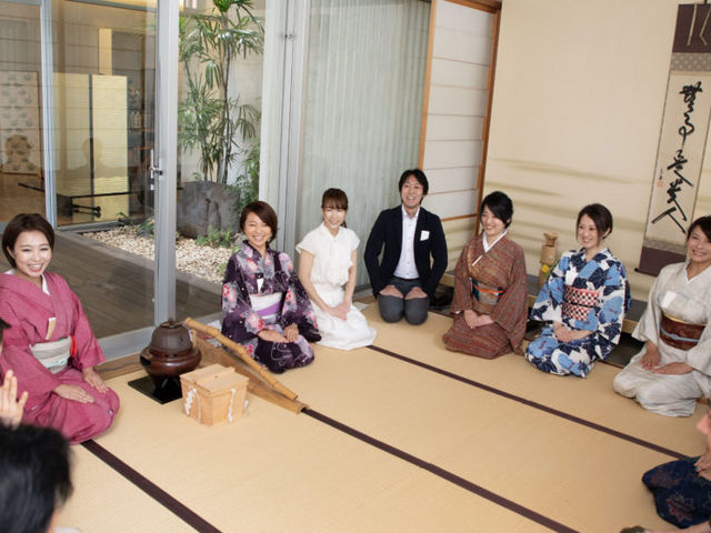 和やかな雰囲気の中、先生との会話も弾みます。_花茶美 浅草教室