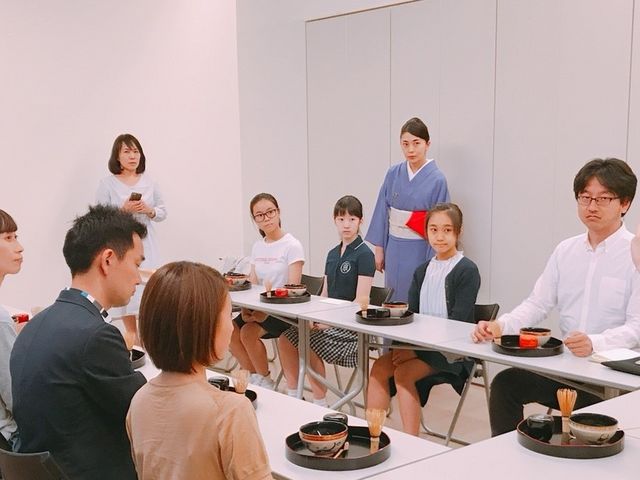 茶道具やお茶の点て方について学びます。_花茶美 浅草教室