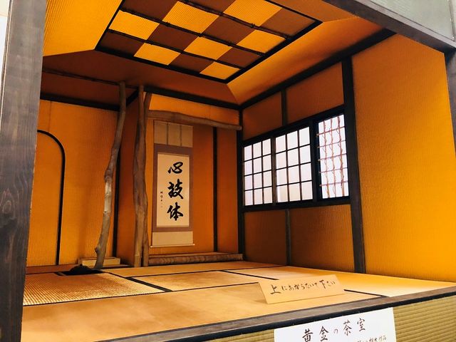 様々な作品を展示しております_畳工芸美術館