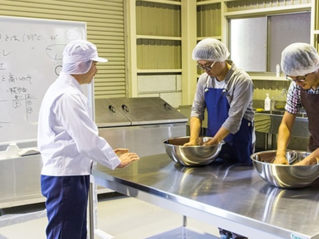 味噌作り体験を行っております_たつご味噌醸造株式会社