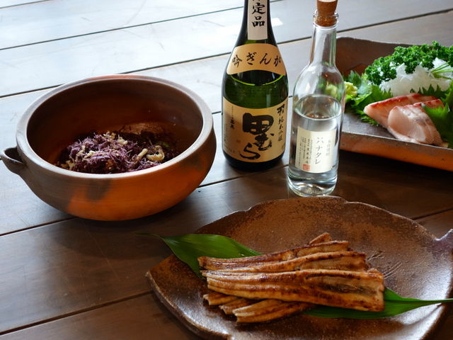 おいしいお料理に欠かせないお酒も、備前焼のぐい呑でいただきます_藤原備前の窯 じきさい陶房