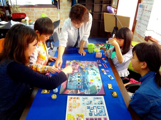 ボードゲームはコミュニケーションツール_ホワイエ ピッコリーノ