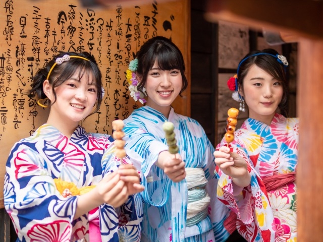 お団子はいかがですか?_大阪和服桜