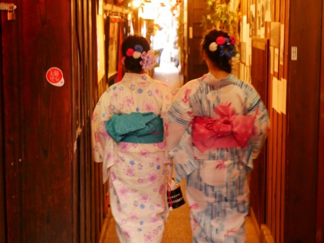 法善寺横丁はインスタ映えスポットです♪_大阪和服桜