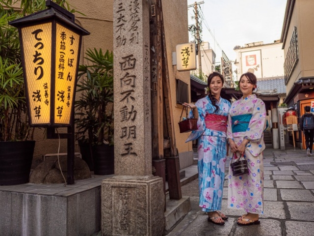 法善寺横丁はインスタ映えスポットです♪A_大阪和服桜
