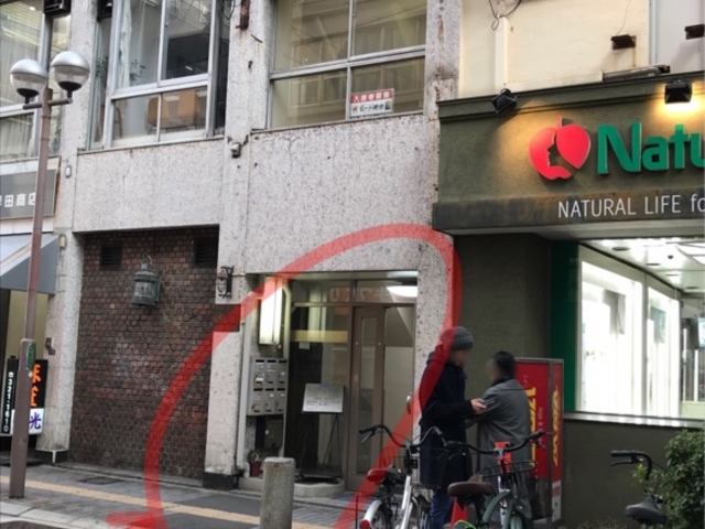 ビルの入口はこちらです_ビジュオペラ神戸ステューディオ