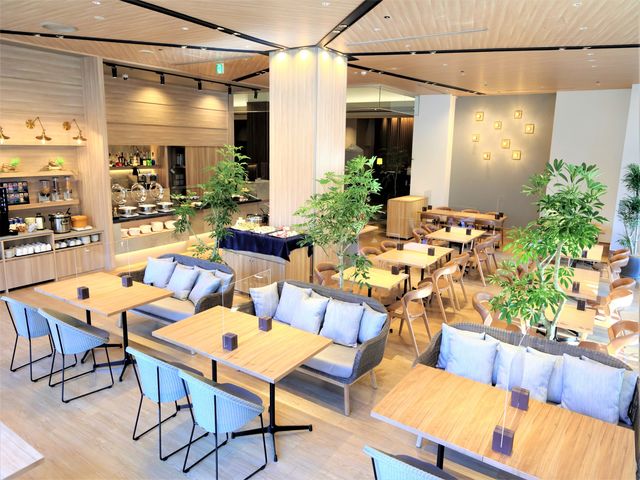 開放感あふれるオープンロビーレストラン_ANAホリデイ・イン仙台