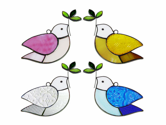 【体験教室の作品A】
鳥のサンキャッチャー(3,600円)_annステンドグラス
