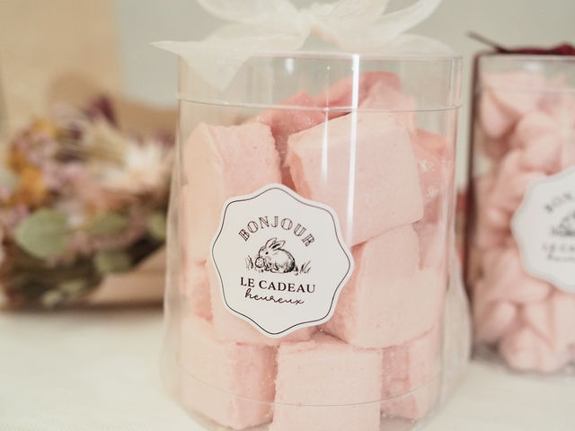 マシュマロのような見た目で、少し違いフルーツの味を強く感じられらるフランス菓子、ギモーヴ。ベリーを使用し甘酸っぱく、フワフワもっちりに作れます_Le Laboratoire 福島教室