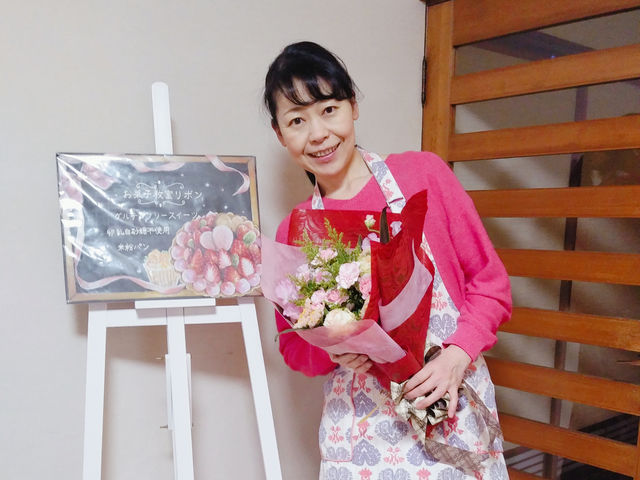 講師の松村です。アットホームなレッスンです。初心者の方も安心してお越し下さい。_お菓子教室リボン