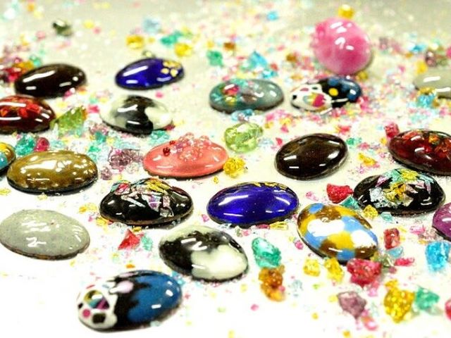 自由に色んな色が楽しめます。
使う色一つとっても何通りもの色が出せます。_民泊工房FUu~