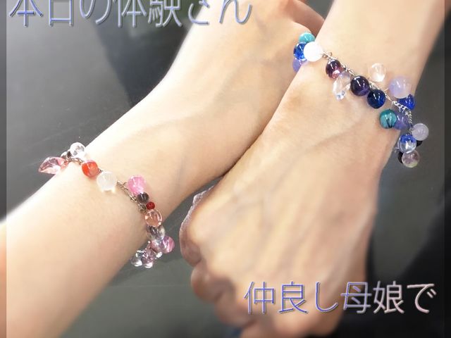 母娘で仲良くブレスレット作り_陶&ガラス工房・池下 cat's paw