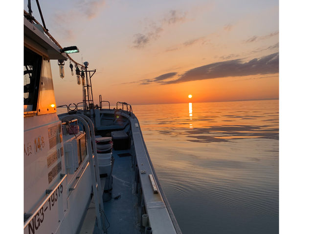 海の上から見る日本海の夕日は格別です!_琉聖丸