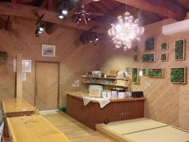 家族風呂に隣接するカフェスペースでまったりと♪_悠然の宿 東海