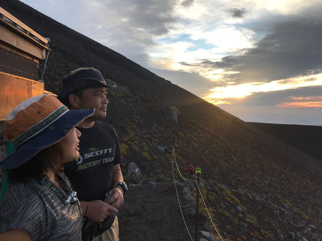 「富士登山」でのご来光_登山ガイドMounTREK