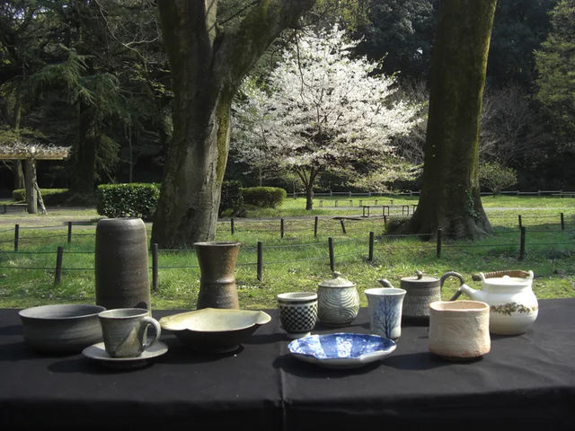 教室のイメージ(先生方の作品)です。_高崎学びの森陶芸教室